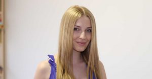plava devojka